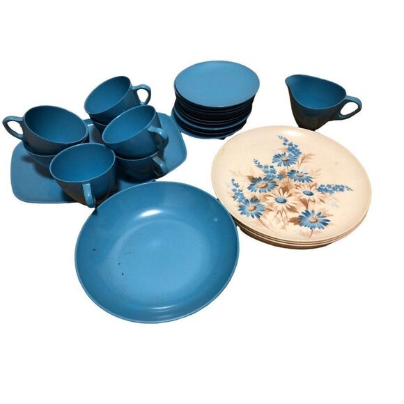 Vintage MCM Mid Century Picnic Plastic Camping 22 pc Set - Picture 2 of 4